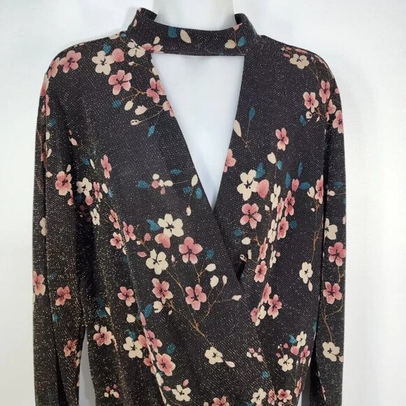 BKE Boutique Buckle Top Blouse Womens Small Black Wrap Floral Choker Metallic‎ - Picture 2 of 16